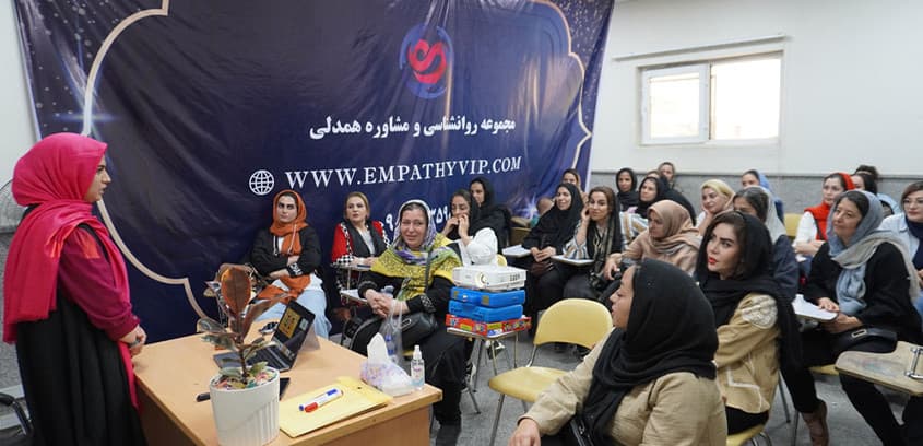 آموزش والدین برای تربیت فرزند سالم و موفق در تهرانسر